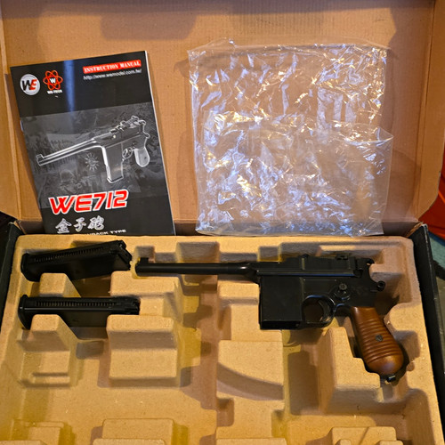 We712 gas airsoft pistol - airsoft,